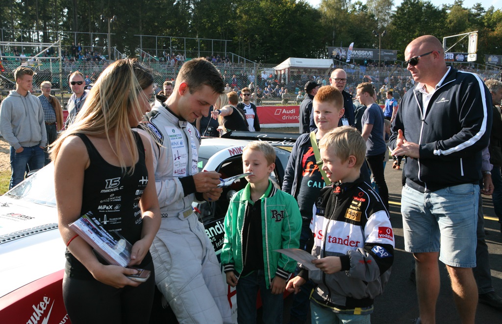 Husk at få autografer ved DTC gridshow.
(Foto: Motorsporten.dk)